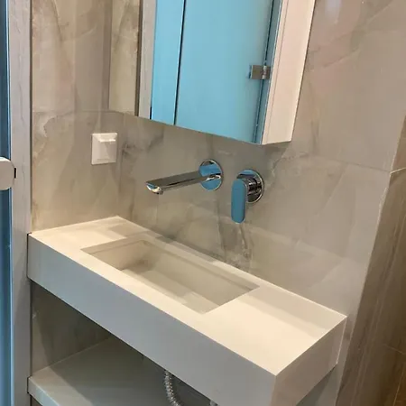 아파트 Yiannis Rania *