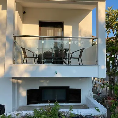 Yiannis Rania * 폴리크로노